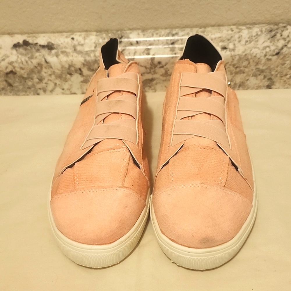 Sport Best Fashion tennis shoes.   Box 5